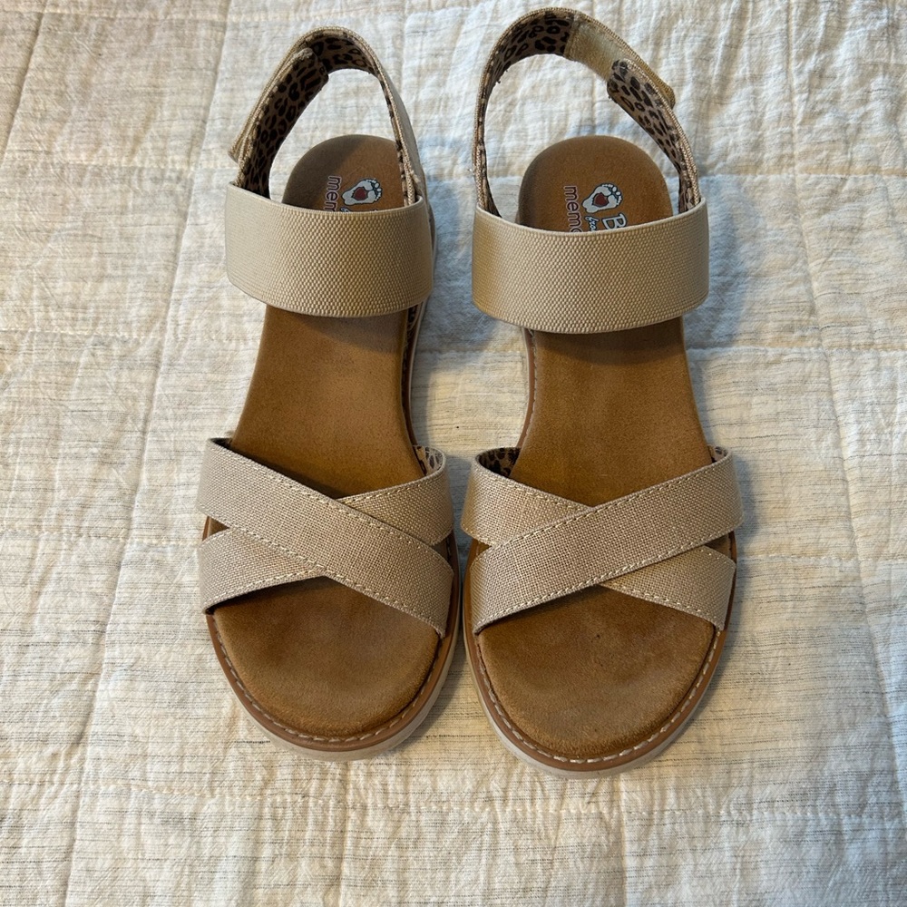 Sketchers sandals with Velcro closure. Size 8. Tan